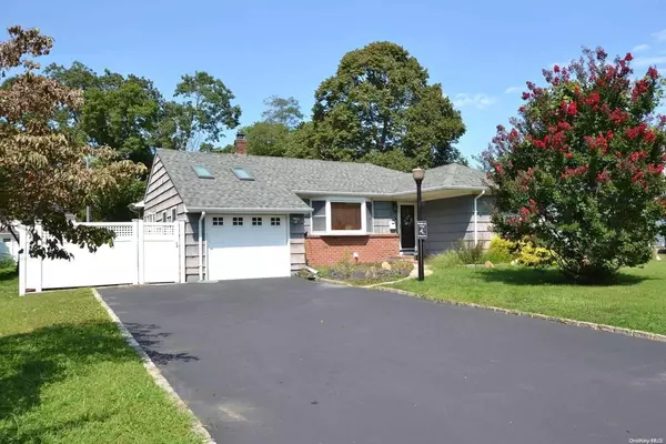 East Islip, NY 11730,15 Stewart ST