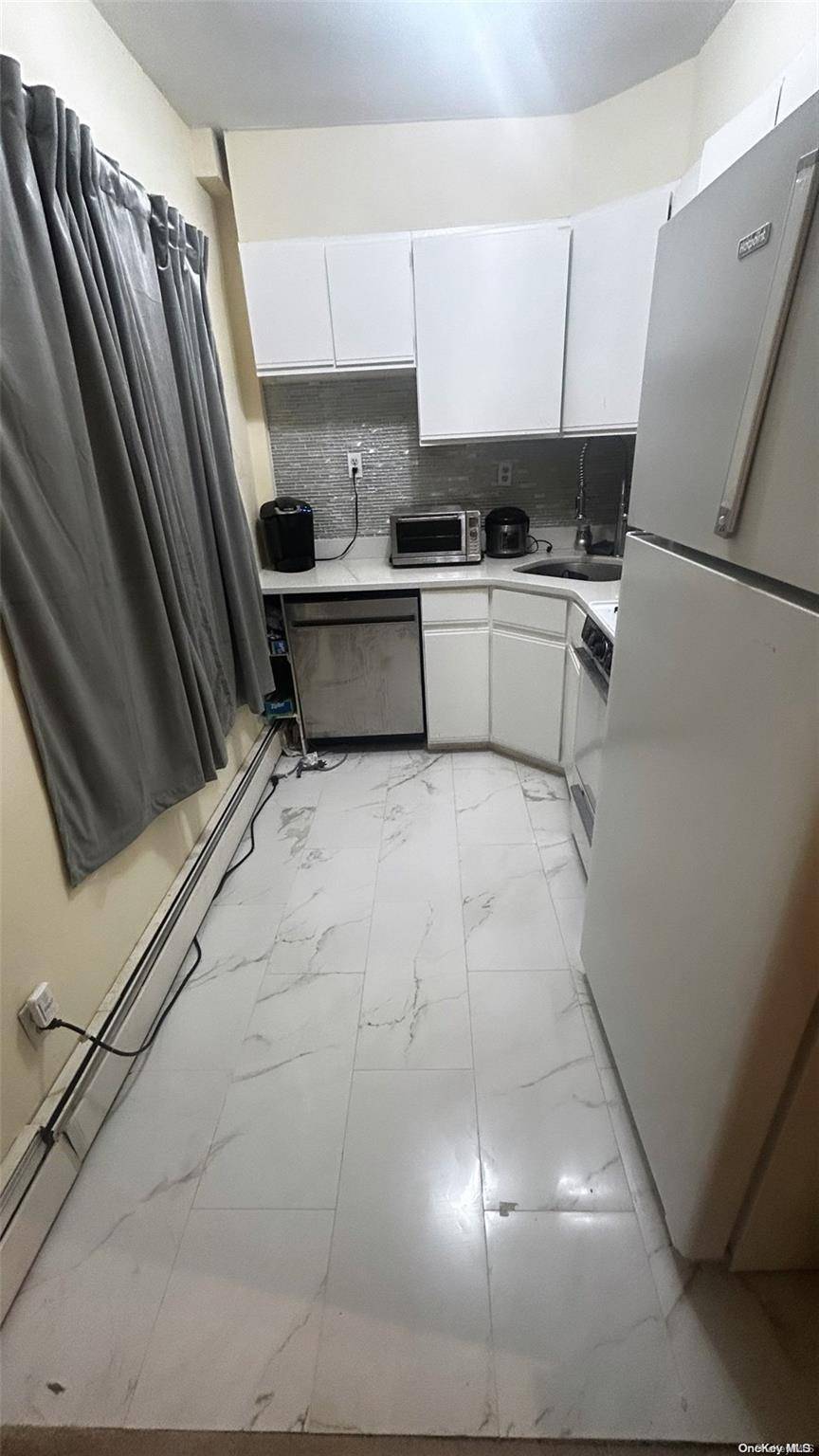 Floral Park, NY 11001,55 Tulip Ave. AVE #6-3