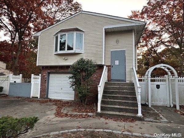 Coram, NY 11727,64 Chestnut ST