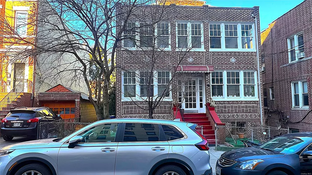 39-26/28 65th ST, Woodside, NY 11377