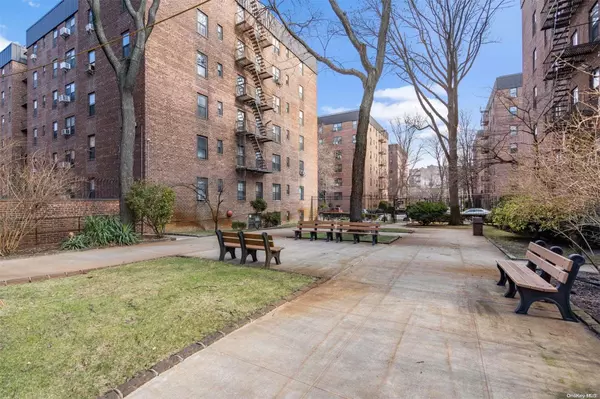 Jackson Heights, NY 11372,90-11 Northern Blvd #109