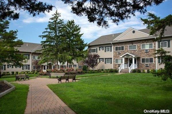 558 New HWY #4-1H, Hauppauge, NY 11788