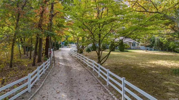 33 Chestnut Stump RD,  Northport,  NY 11768