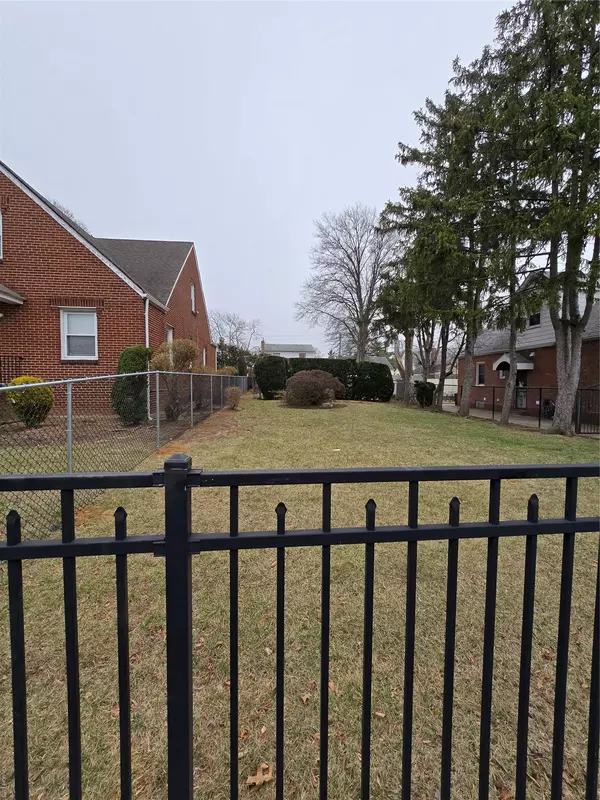 Cambria Heights, NY 11411,235 ST