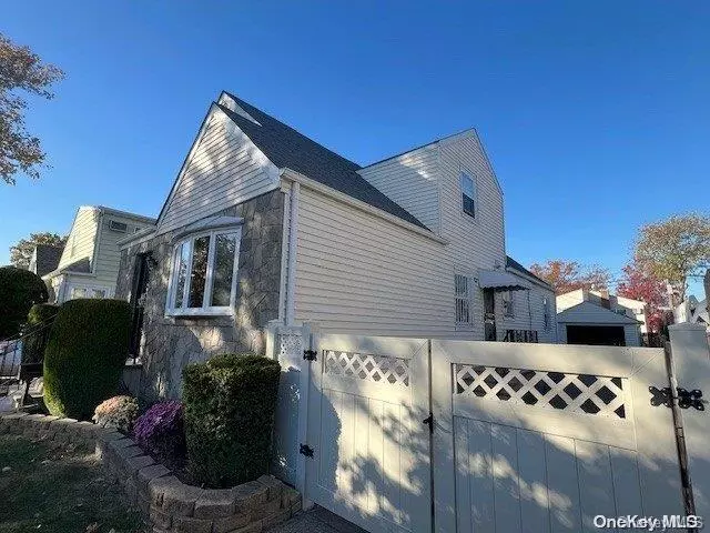 Whitestone, NY 11357,163-39 21st AVE