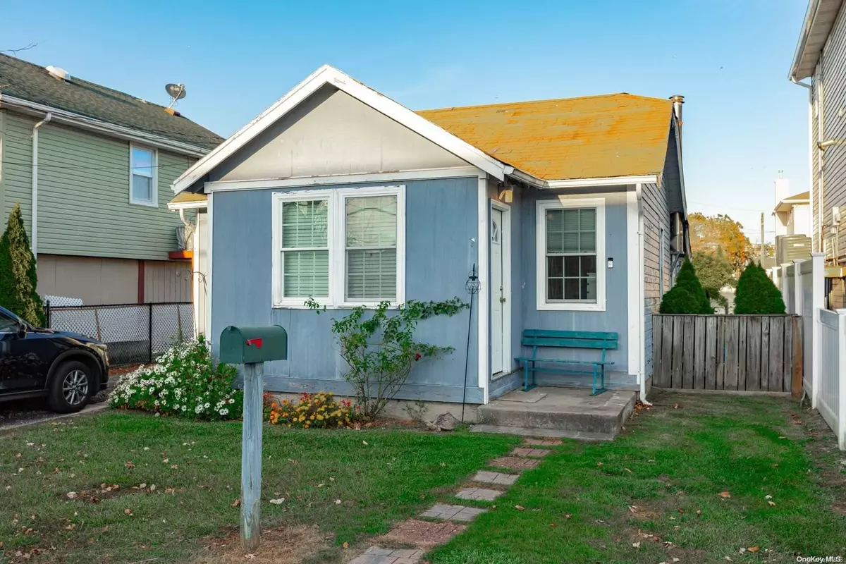 Lindenhurst, NY 11757,926 S 5th ST