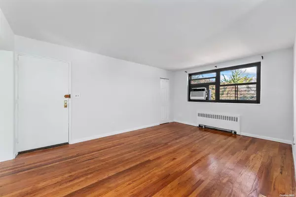 Whitestone, NY 11357,163-36 Willets Point BLVD #4-256