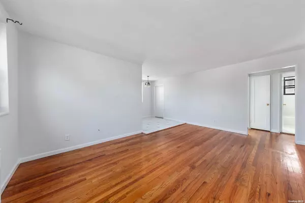 Whitestone, NY 11357,163-36 Willets Point BLVD #4-256