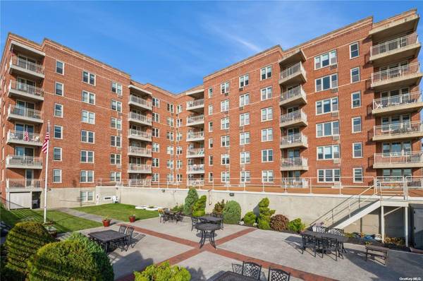 560 W Broadway #6G, Long Beach, NY 11561