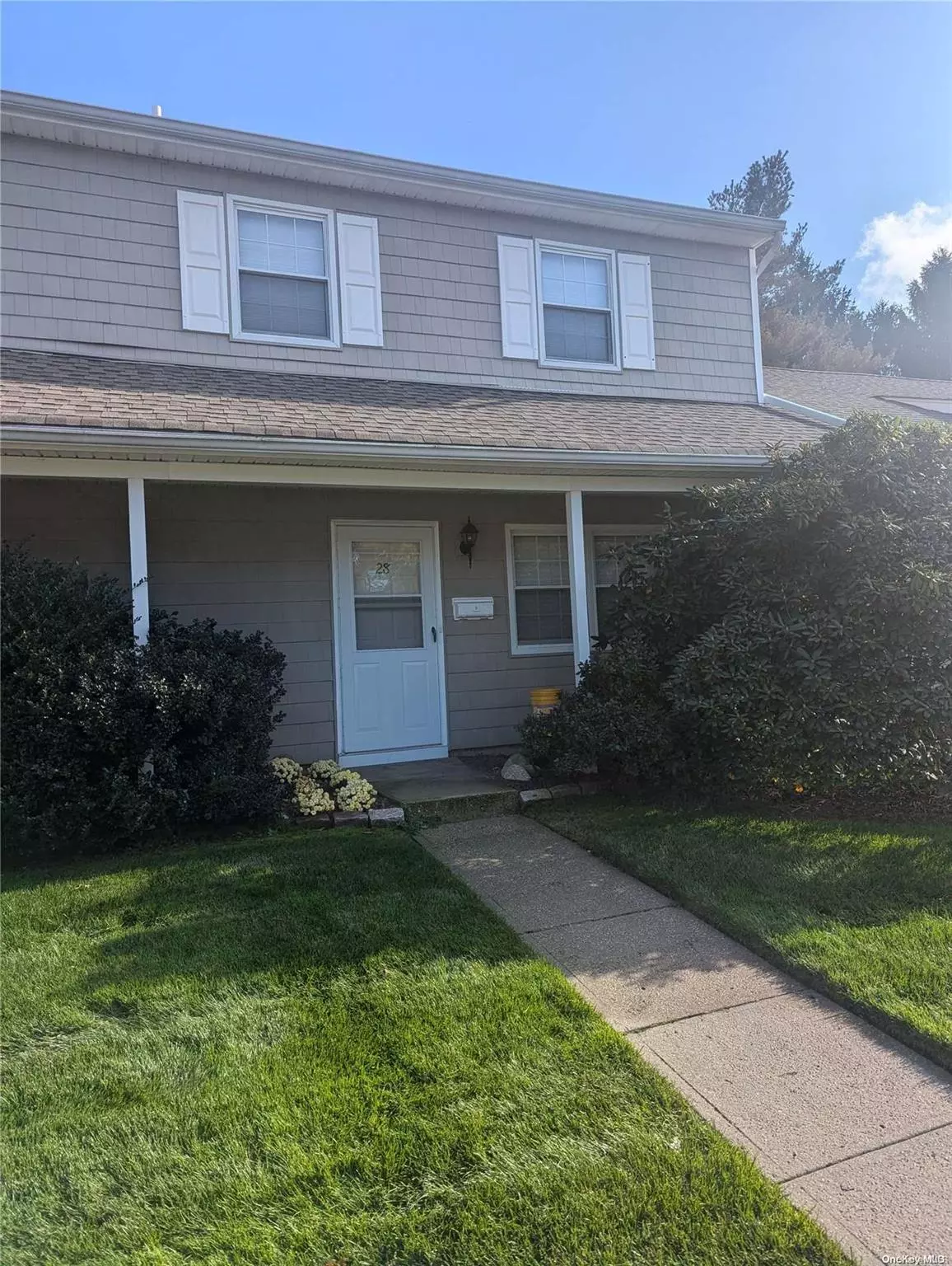 Huntington Station, NY 11746,28 Meadow CT #28