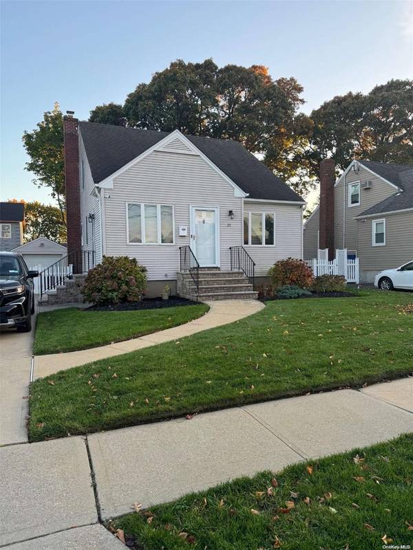 Bellmore, NY 11710,29 Croydon DR