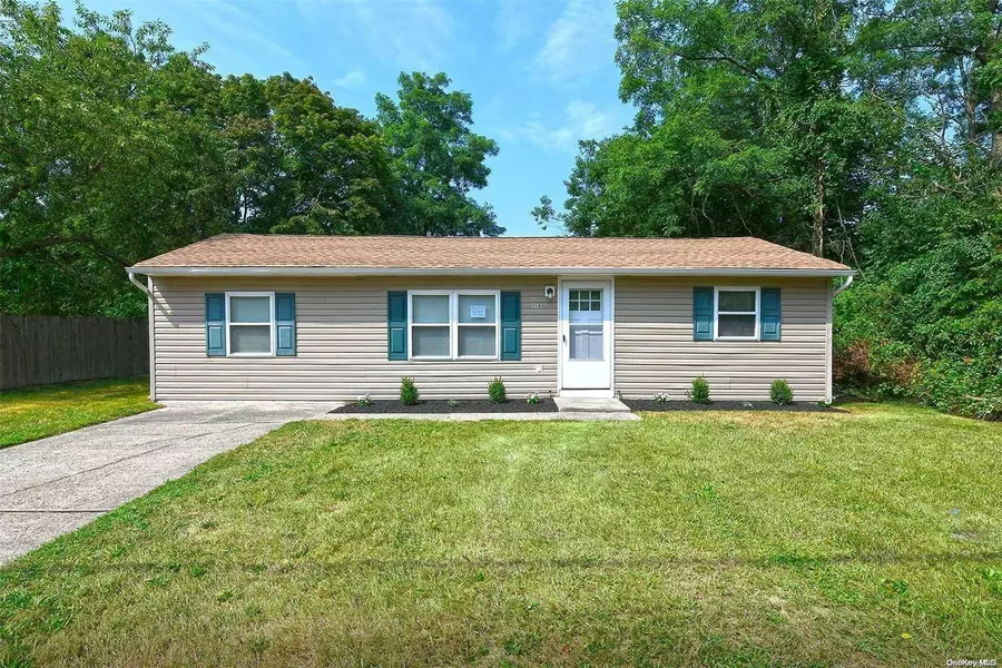 556 Scherger AVE, East Patchogue, NY 11772