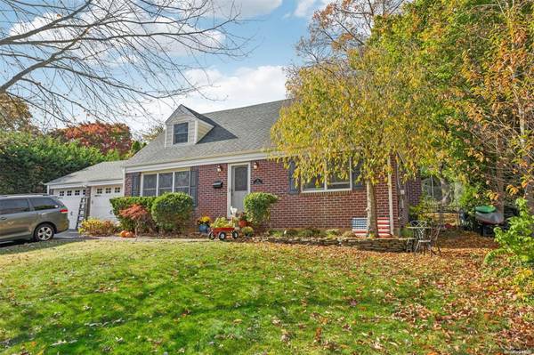 East Northport, NY 11731,17 Clare DR