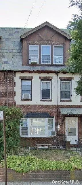 Forest Hills, NY 11375,72-46 Manse ST