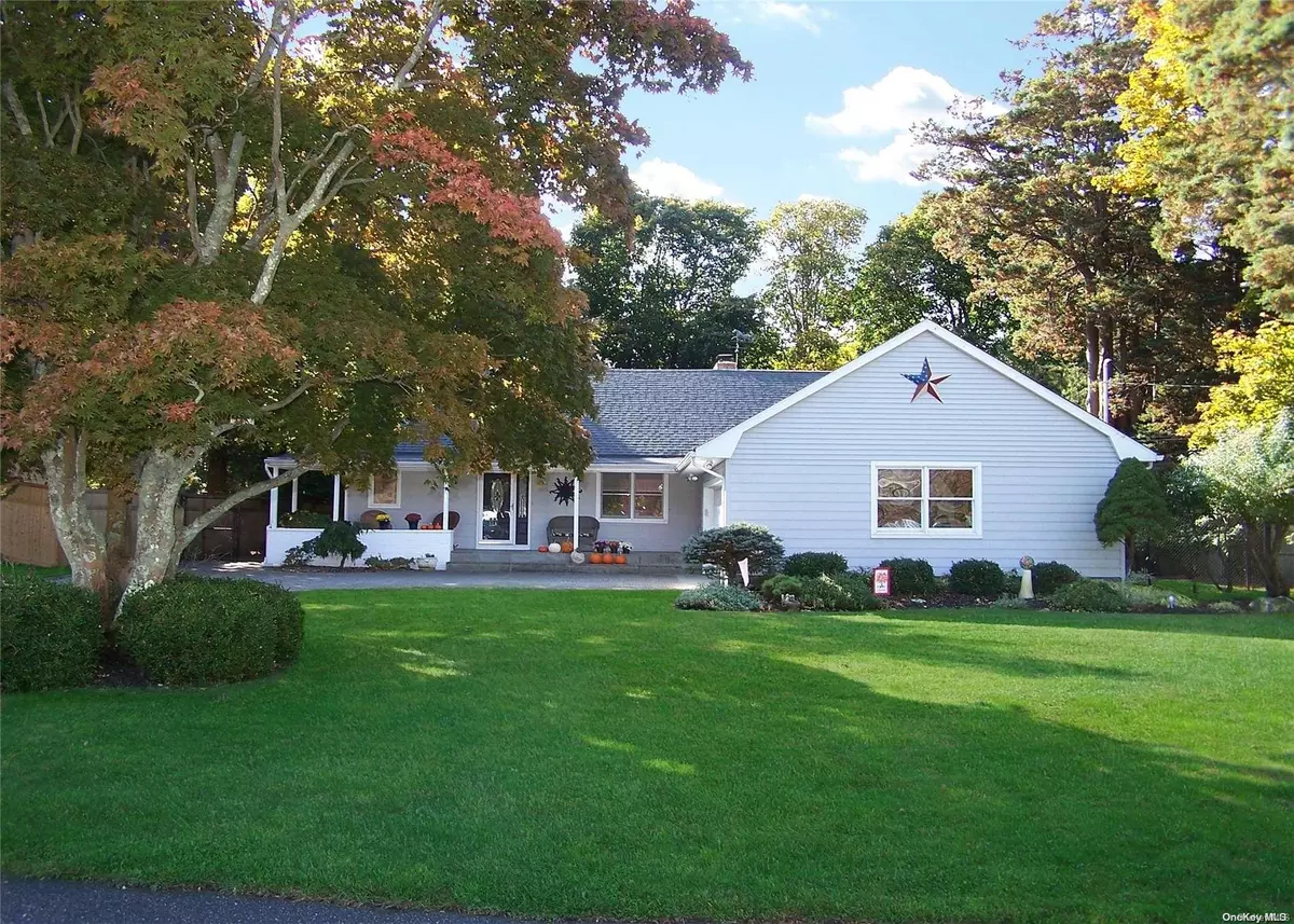 East Patchogue, NY 11772,36 Colonial DR