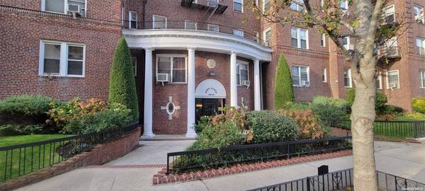 110-35 72nd RD #405, Forest Hills, NY 11375