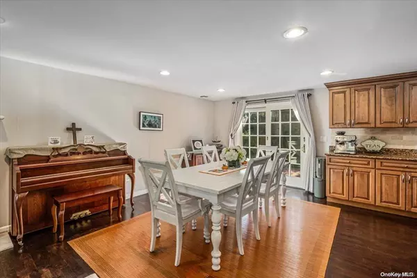 Locust Valley, NY 11560,98 Pershing AVE