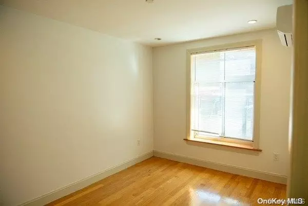 Rego Park, NY 11374,65-38 Austin ST #2H