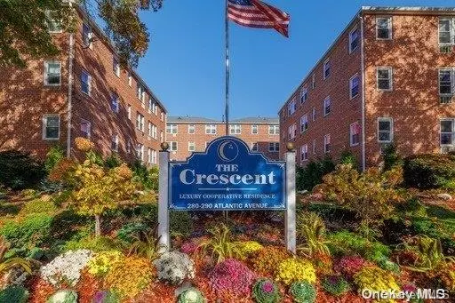 East Rockaway, NY 11518,290 Atlantic AVE #101