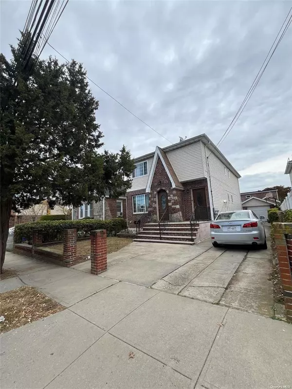 Springfield Gardens, NY 11413,146-31 183rd ST