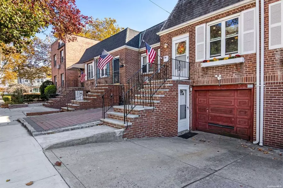 222-40 92nd RD, Queens Village, NY 11428
