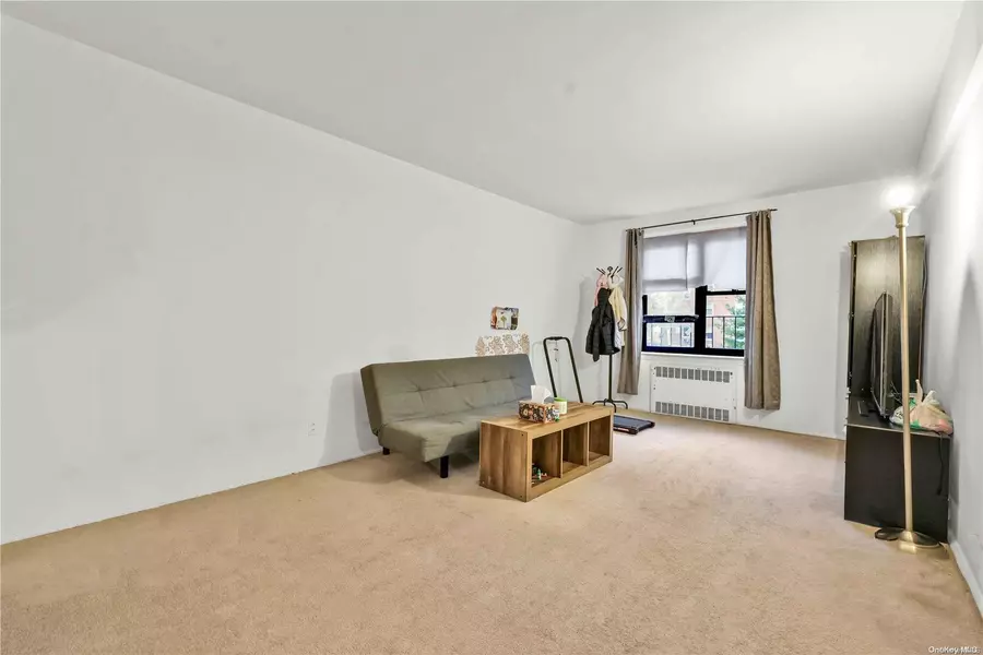 26-10 Union ST #2A, Flushing, NY 11354