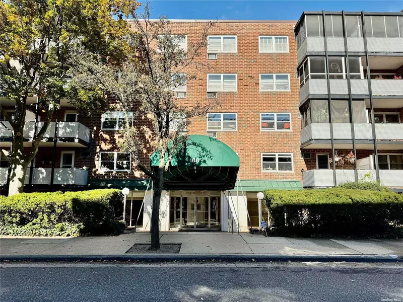 100 Lincoln AVE #27A, Mineola, NY 11501