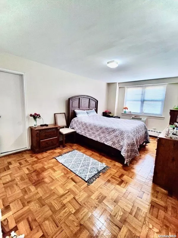 Jamaica, NY 11432,89-00 170 ST #11F