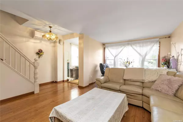 Whitestone, NY 11357,15-55 150th PL