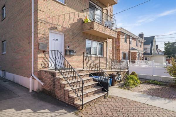 Flushing, NY 11355,41-23 156th ST