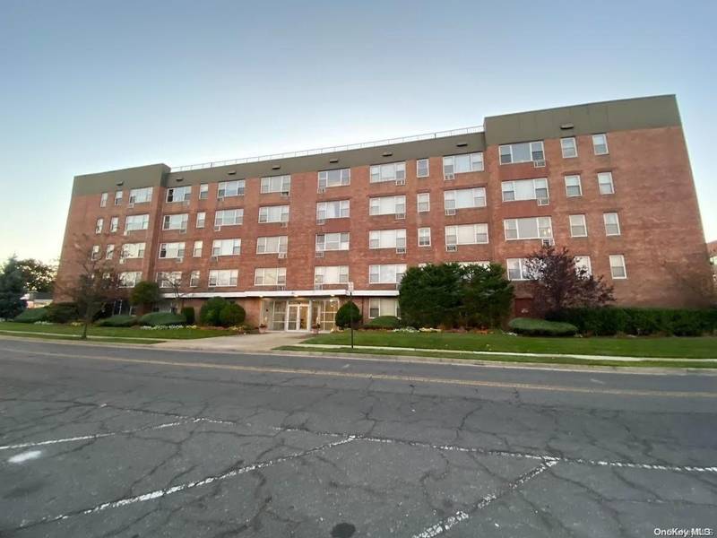 280 Guy Lombardo AVE #3P, Freeport, NY 11520