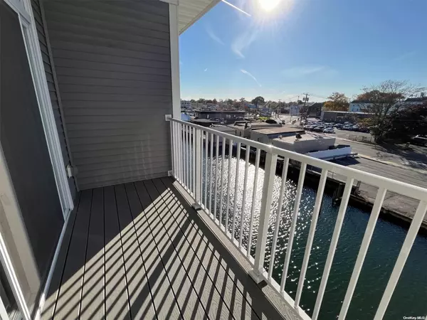 East Rockaway, NY 11518,624 Marina Pointe DR #G