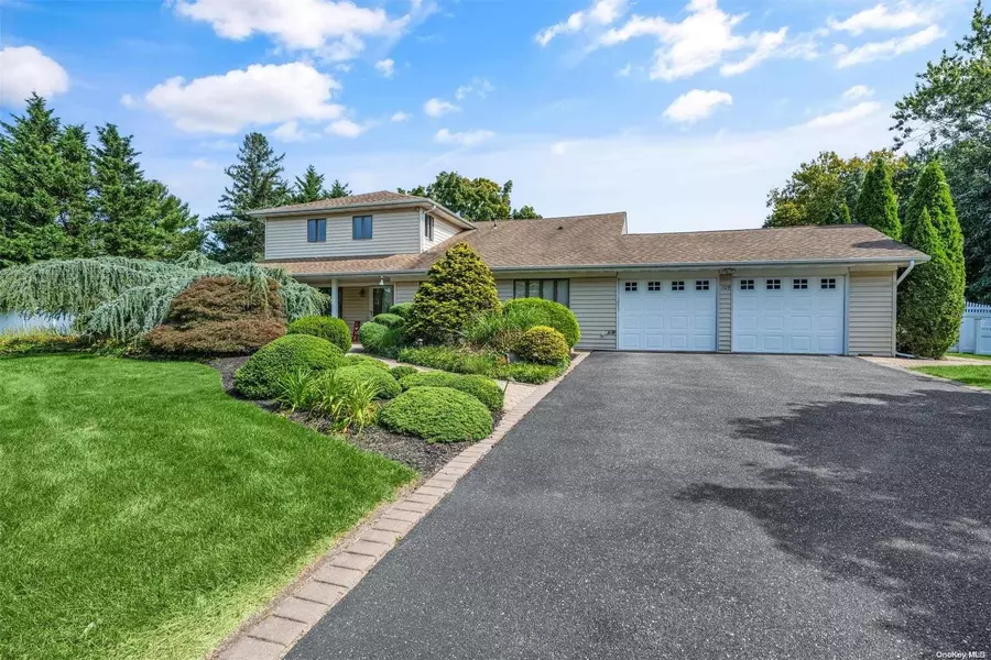 109 Caramel RD, Commack, NY 11725