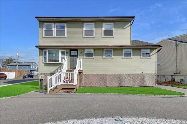 414 Venetian BLVD, Lindenhurst, NY 11757