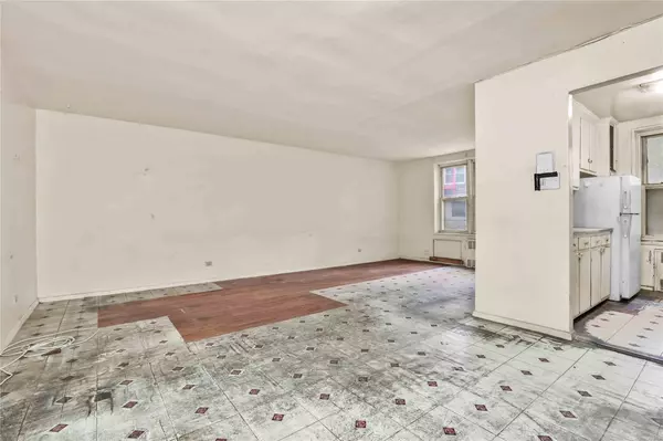 Flushing, NY 11355,42-95 Main ST #2M