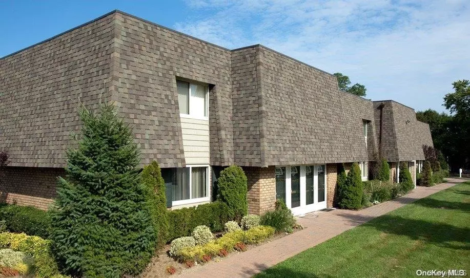 40 Philip WALK #PW14, West Babylon, NY 11704