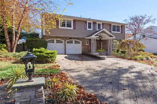 Commack, NY 11725,17 Glenmere LN