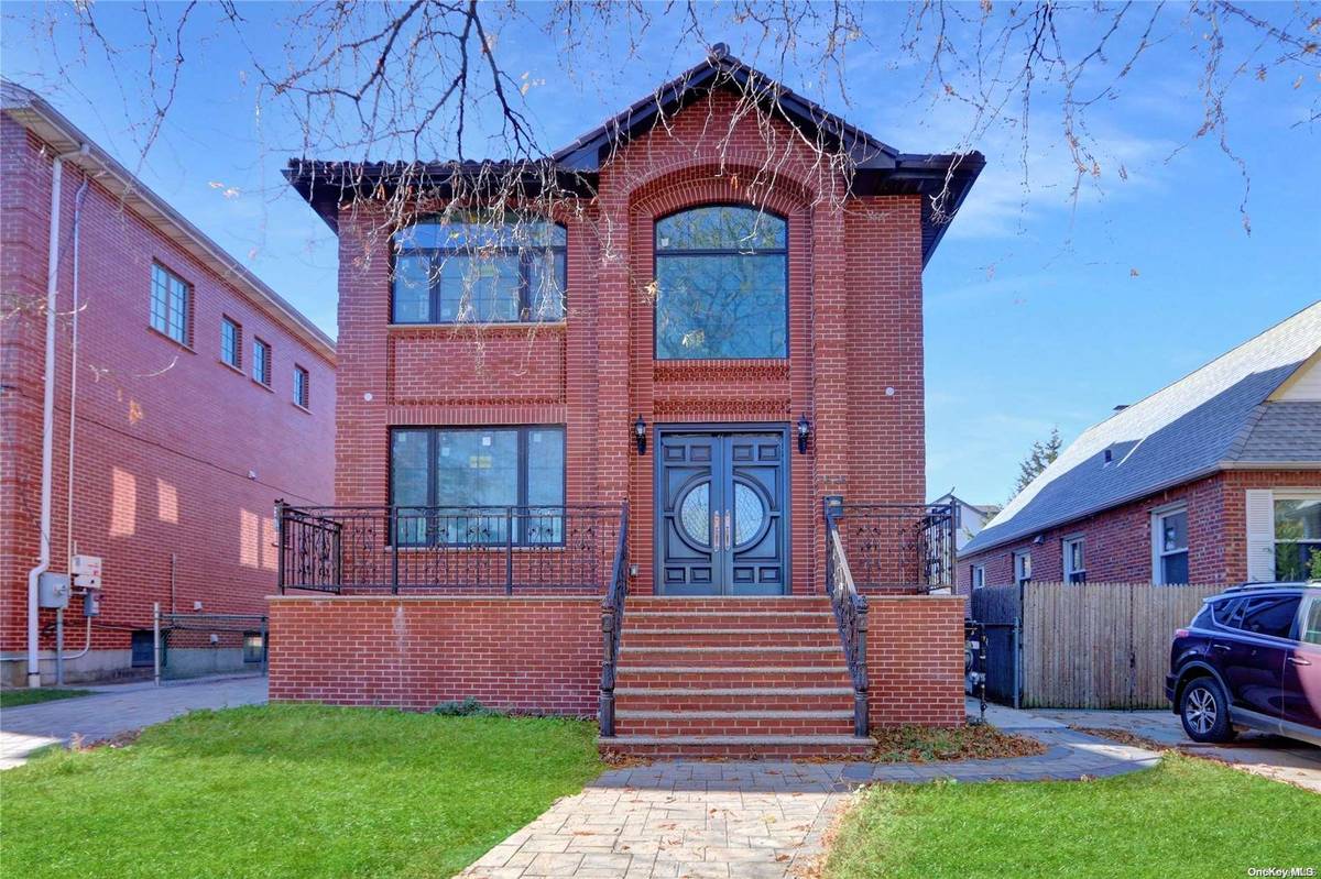 Bayside, NY 11364,58-28 218th ST