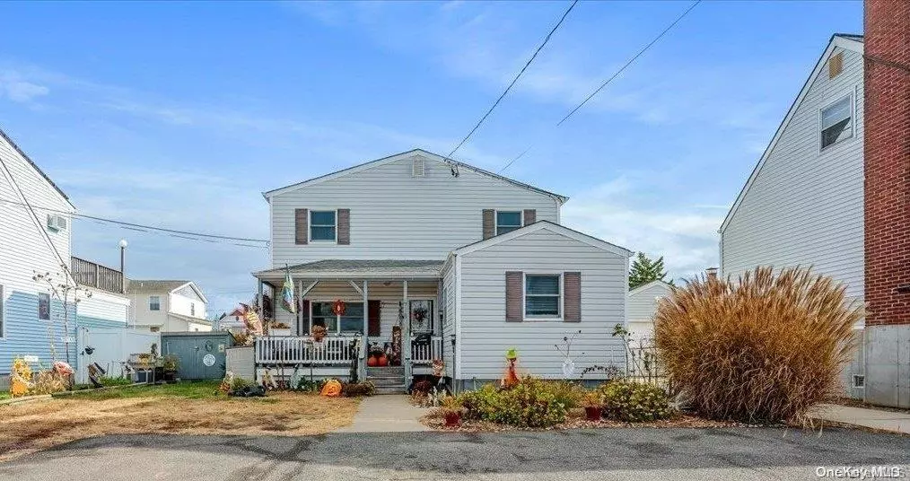 Lindenhurst, NY 11757,718 S 9th ST