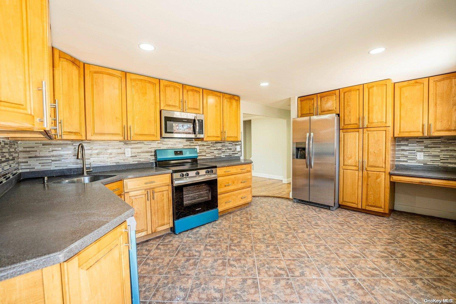 Ridge, NY 11961,19 Cedar Ridge DR