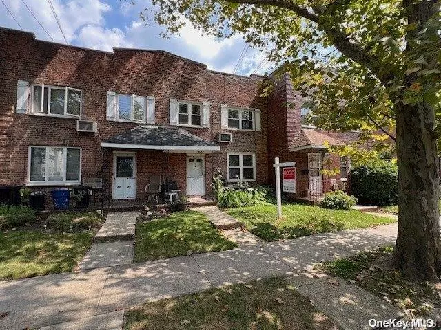 Oakland Gardens, NY 11364,50-23 207th ST