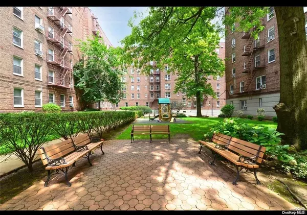 Forest Hills, NY 11375,72-81 113 ST #6T