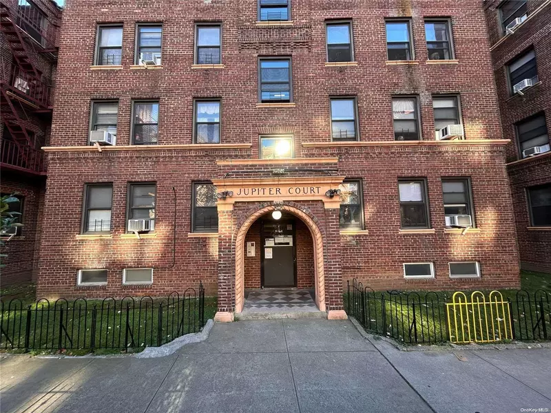 62-64 Saunders ST #2-K, Rego Park, NY 11374