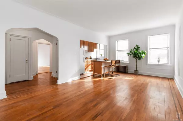 Woodside, NY 11377,59-11 Queens BLVD #3J