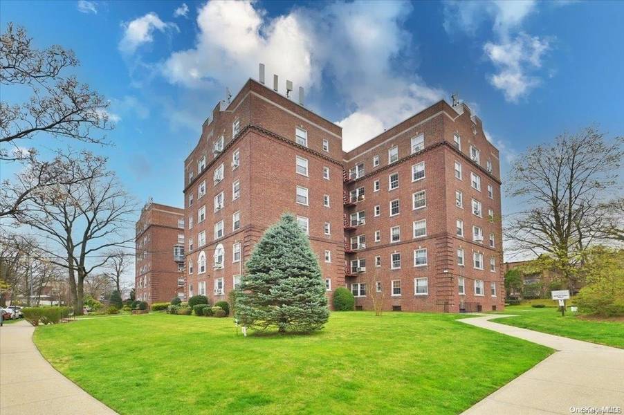 175-06 Devonshire RD #4M, Jamaica Estates, NY 11432