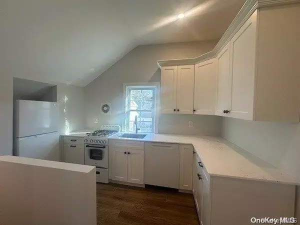 Huntington, NY 11743,68 Nassau RD #2