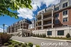 North Hills, NY 11040,5000 Royal #5114