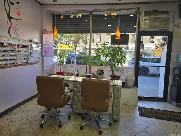 Astoria, NY 11105,36-14 Ditmars BLVD