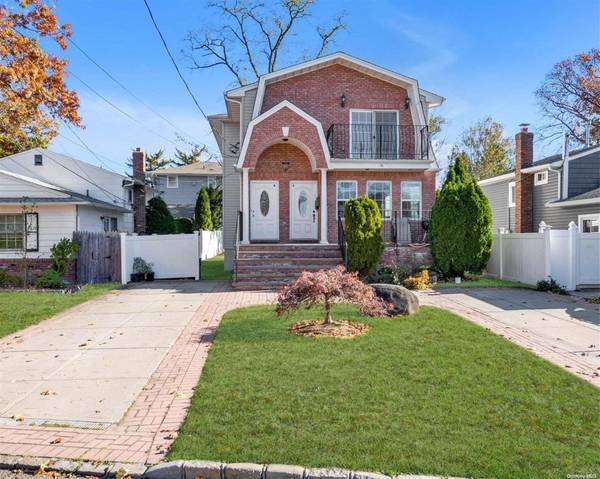 38B Sintsink Drive W, Port Washington, NY 11050