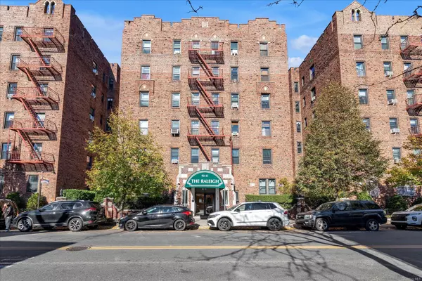 92-11 35 Ave #5E, Jackson Heights, NY 11372